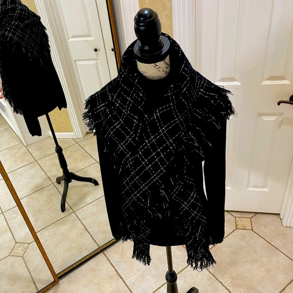 Pashmina, Wrap, Scarf Stunning Black & Gold Metallic - Picture 4 of 10